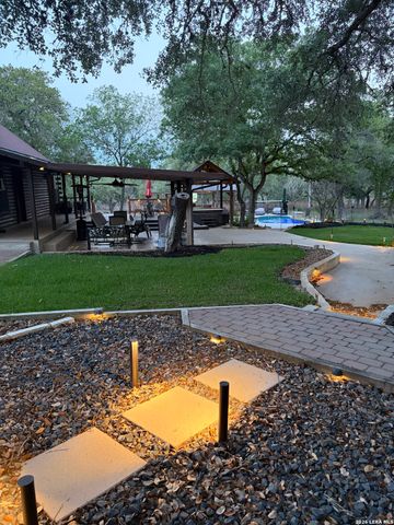 828 Shady Grove, Adkins, TX 78101