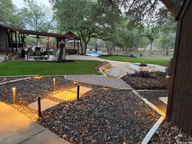 828 Shady Grove, Adkins, TX 78101