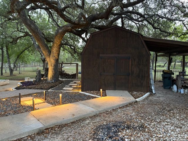 828 Shady Grove, Adkins, TX 78101