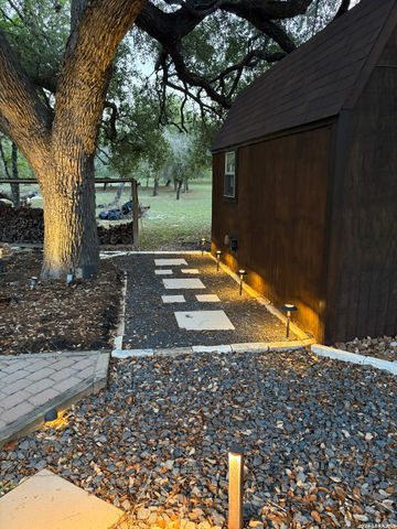 828 Shady Grove, Adkins, TX 78101