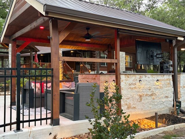 828 Shady Grove, Adkins, TX 78101