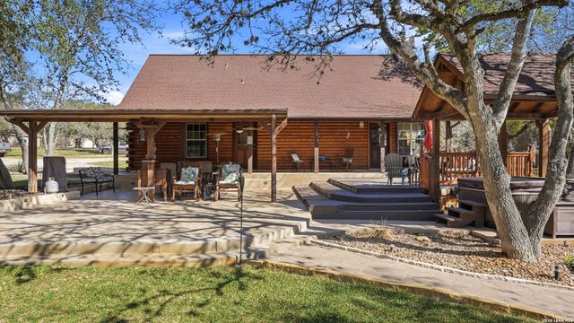 828 Shady Grove, Adkins, TX 78101