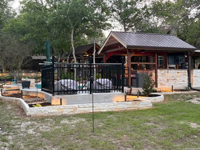 828 Shady Grove, Adkins, TX 78101