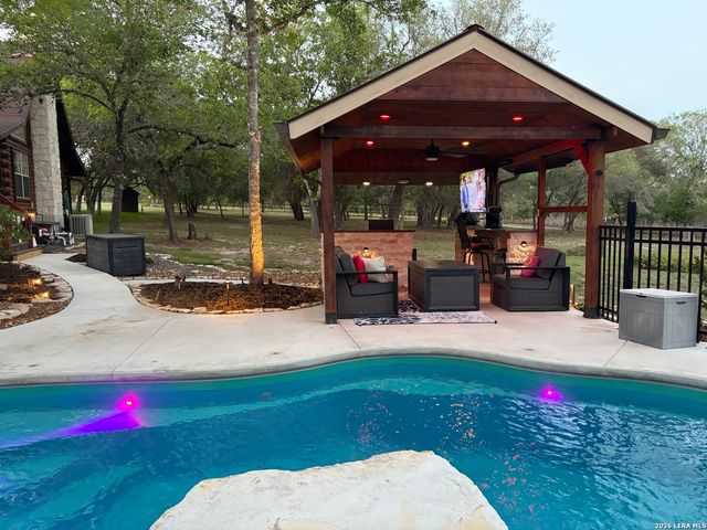 828 Shady Grove, Adkins, TX 78101