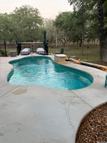 828 Shady Grove, Adkins, TX 78101