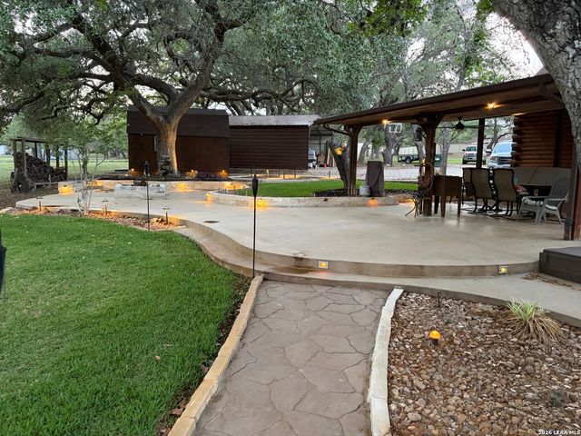 828 Shady Grove, Adkins, TX 78101