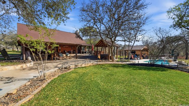 828 Shady Grove, Adkins, TX 78101