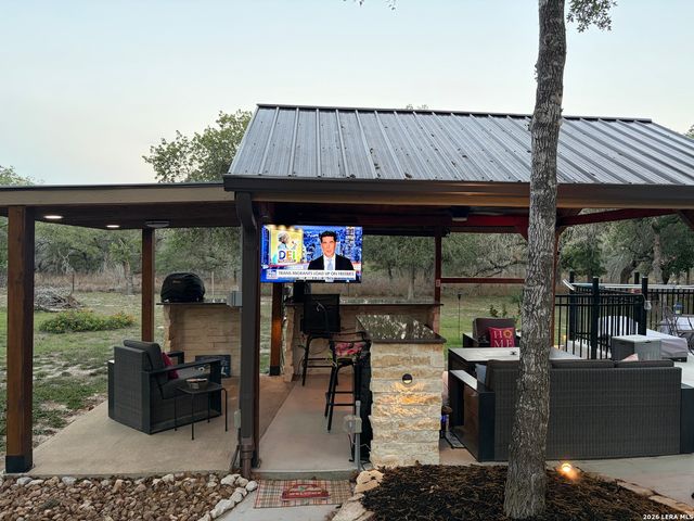 828 Shady Grove, Adkins, TX 78101