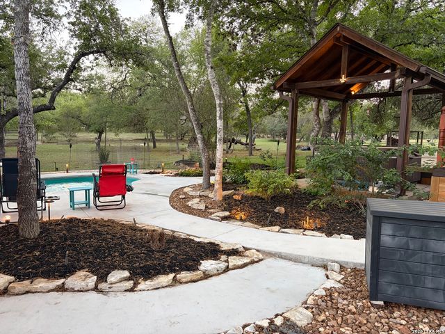 828 Shady Grove, Adkins, TX 78101