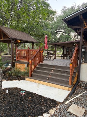 828 Shady Grove, Adkins, TX 78101