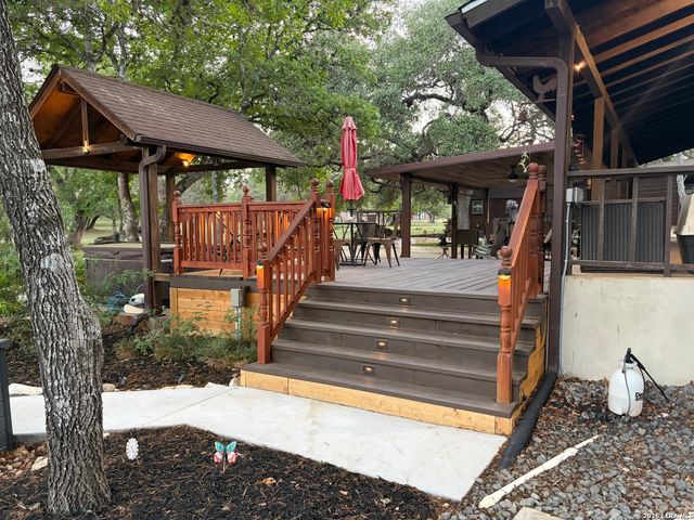 828 Shady Grove, Adkins, TX 78101