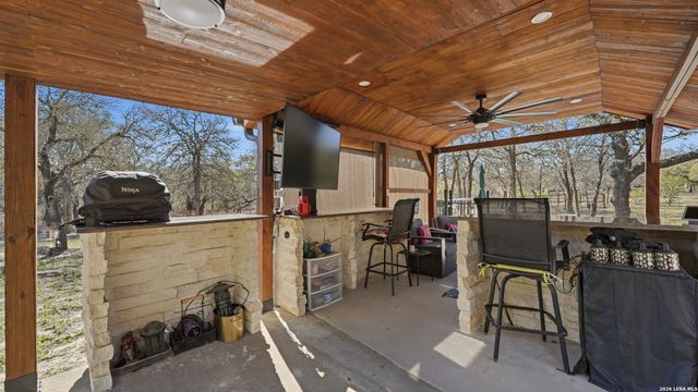 828 Shady Grove, Adkins, TX 78101