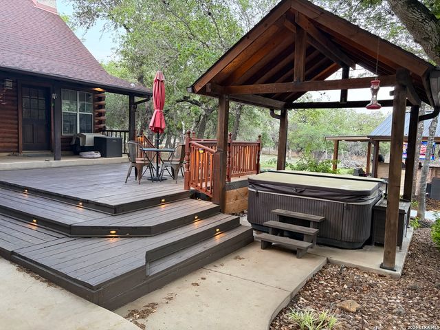 828 Shady Grove, Adkins, TX 78101