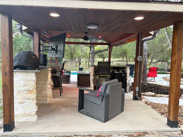 828 Shady Grove, Adkins, TX 78101