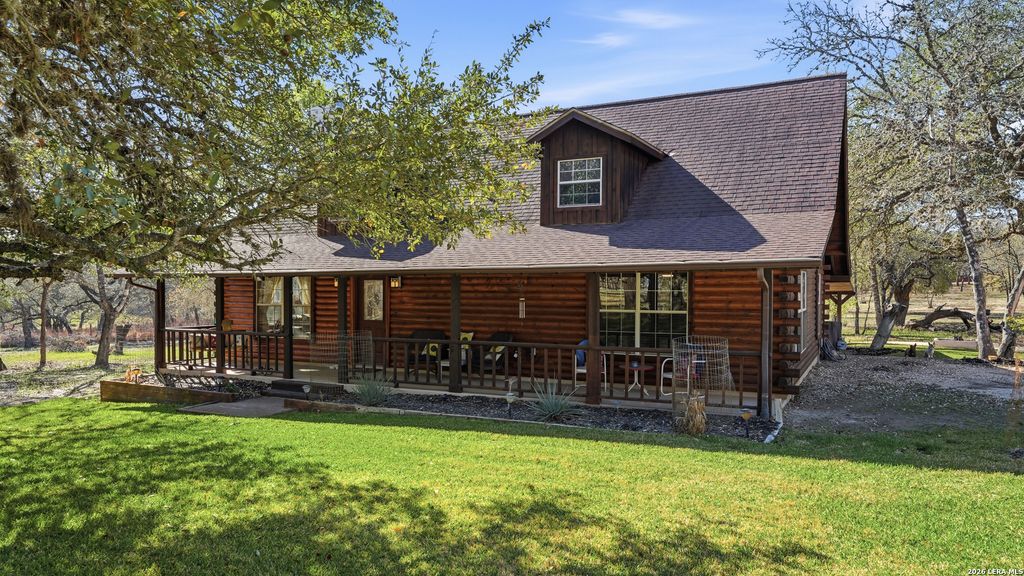 828 Shady Grove, Adkins, TX 78101