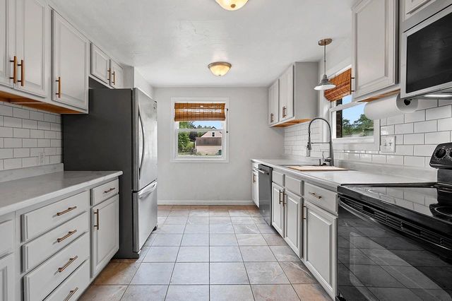 811 JORDAN ROAD, De Pere, WI 54115