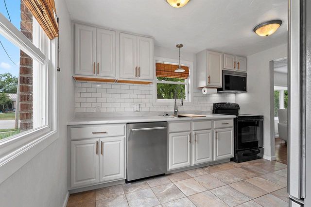 811 JORDAN ROAD, De Pere, WI 54115