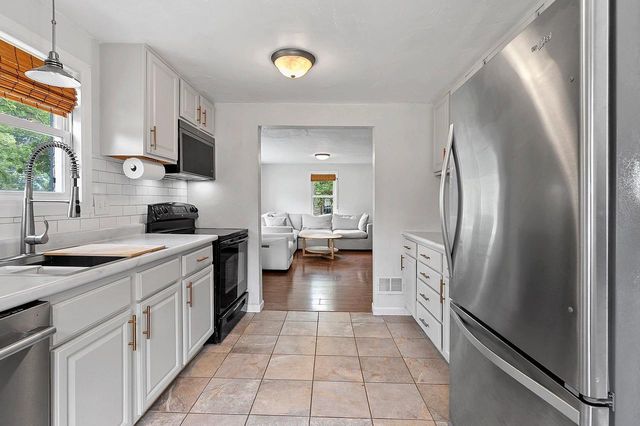 811 JORDAN ROAD, De Pere, WI 54115