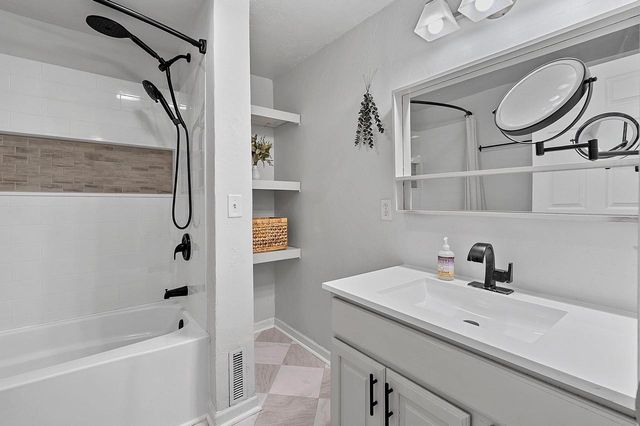 811 JORDAN ROAD, De Pere, WI 54115