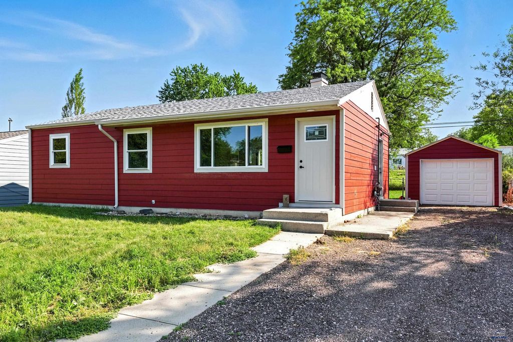 115 E FAIRMONT BLVD, Rapid City, SD 57701