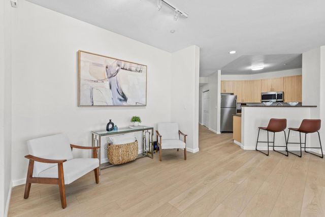 1121 40th Street 1301, Emeryville, CA 94608