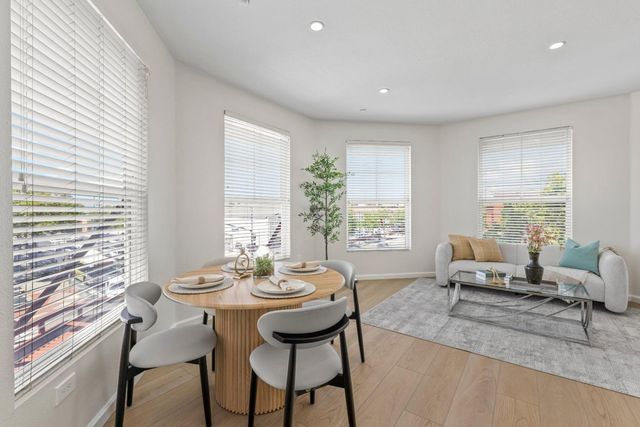 1121 40th Street 1301, Emeryville, CA 94608
