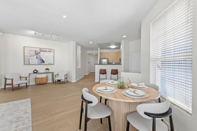 1121 40th Street 1301, Emeryville, CA 94608