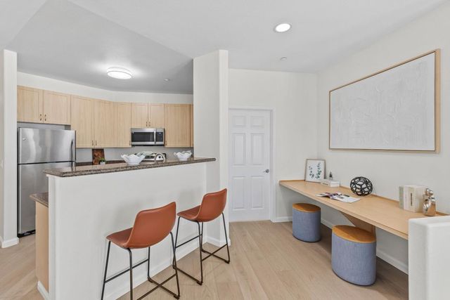 1121 40th Street 1301, Emeryville, CA 94608