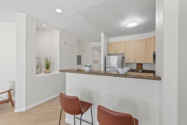 1121 40th Street 1301, Emeryville, CA 94608