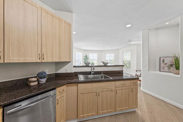 1121 40th Street 1301, Emeryville, CA 94608