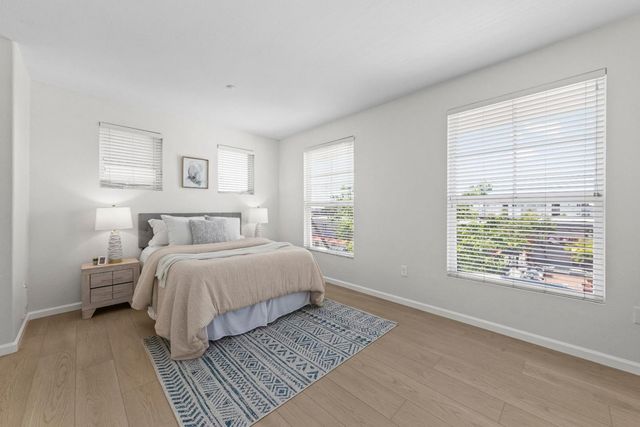 1121 40th Street 1301, Emeryville, CA 94608