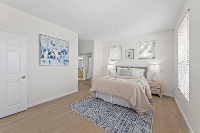 1121 40th Street 1301, Emeryville, CA 94608