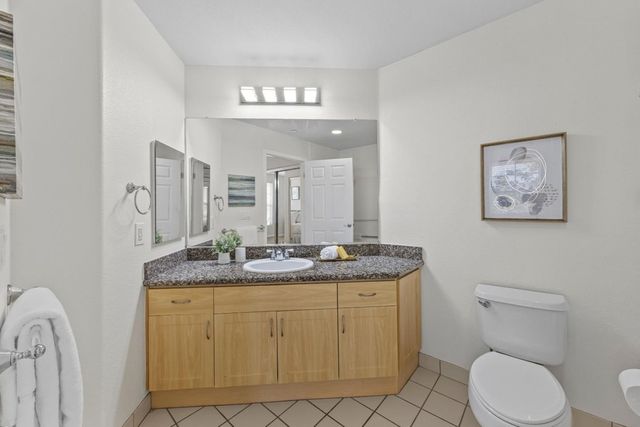1121 40th Street 1301, Emeryville, CA 94608