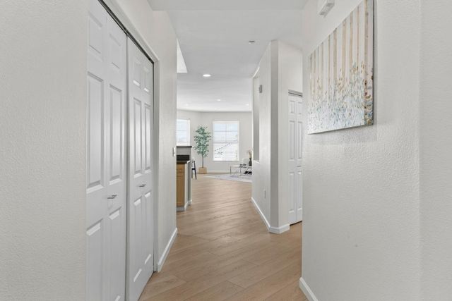 1121 40th Street 1301, Emeryville, CA 94608