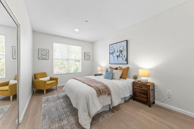 1121 40th Street 1301, Emeryville, CA 94608