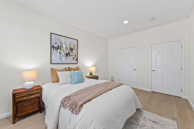 1121 40th Street 1301, Emeryville, CA 94608