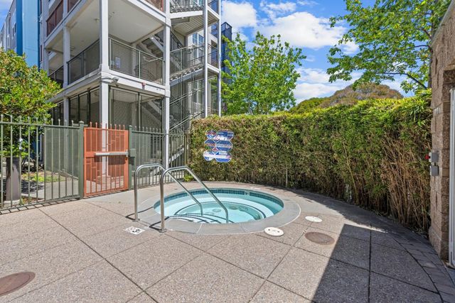 1121 40th Street 1301, Emeryville, CA 94608