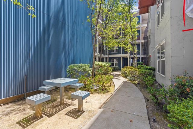 1121 40th Street 1301, Emeryville, CA 94608