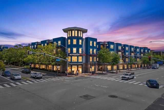 1121 40th Street 1301, Emeryville, CA 94608