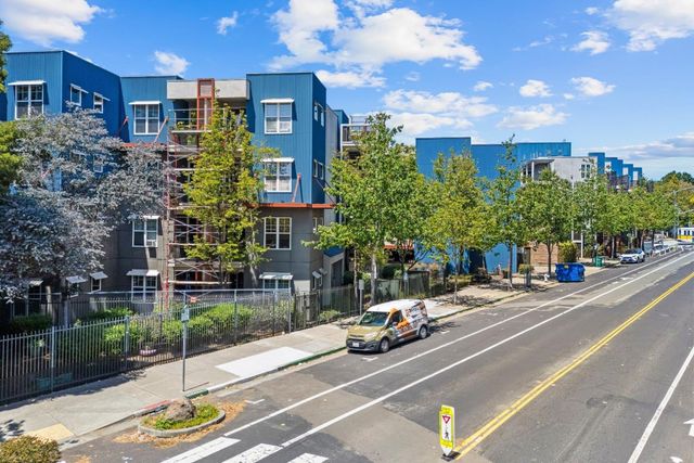 1121 40th Street 1301, Emeryville, CA 94608