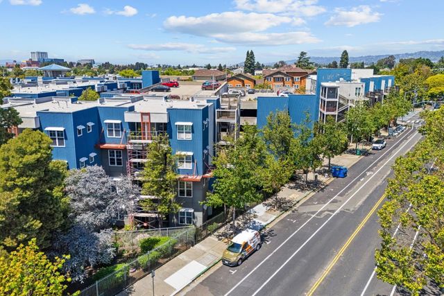 1121 40th Street 1301, Emeryville, CA 94608
