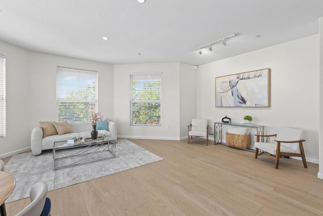 1121 40th Street 1301, Emeryville, CA 94608