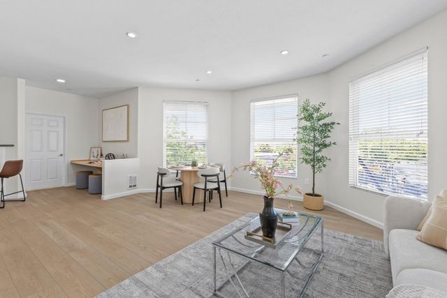 1121 40th Street 1301, Emeryville, CA 94608
