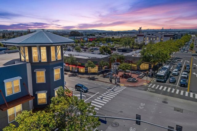 1121 40th Street 1301, Emeryville, CA 94608