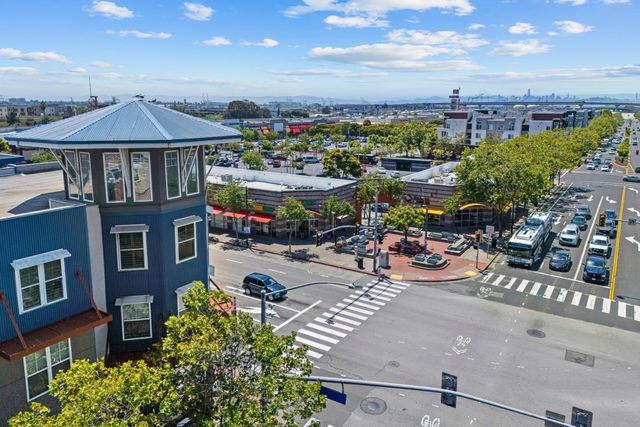 1121 40th Street 1301, Emeryville, CA 94608