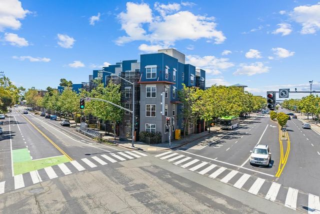 1121 40th Street 1301, Emeryville, CA 94608
