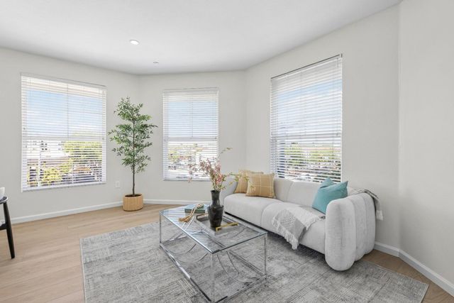 1121 40th Street 1301, Emeryville, CA 94608