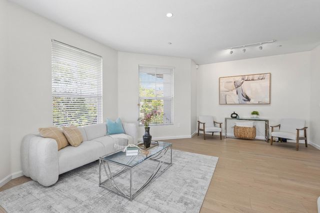 1121 40th Street 1301, Emeryville, CA 94608