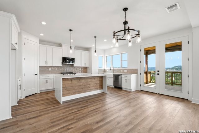 811 LEXINGTON PASS, Canyon Lake, TX 78133