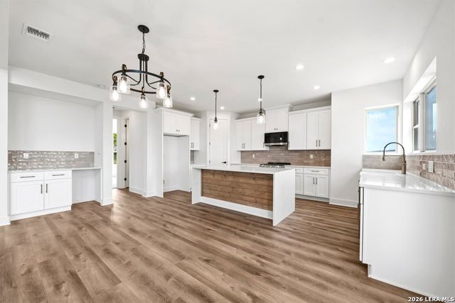 811 LEXINGTON PASS, Canyon Lake, TX 78133